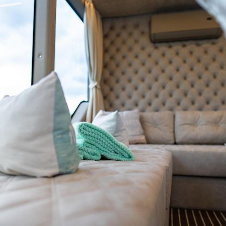 Lieblingsplatz Parey - Schwimmendes Living Luxboot 호텔 외부 사진